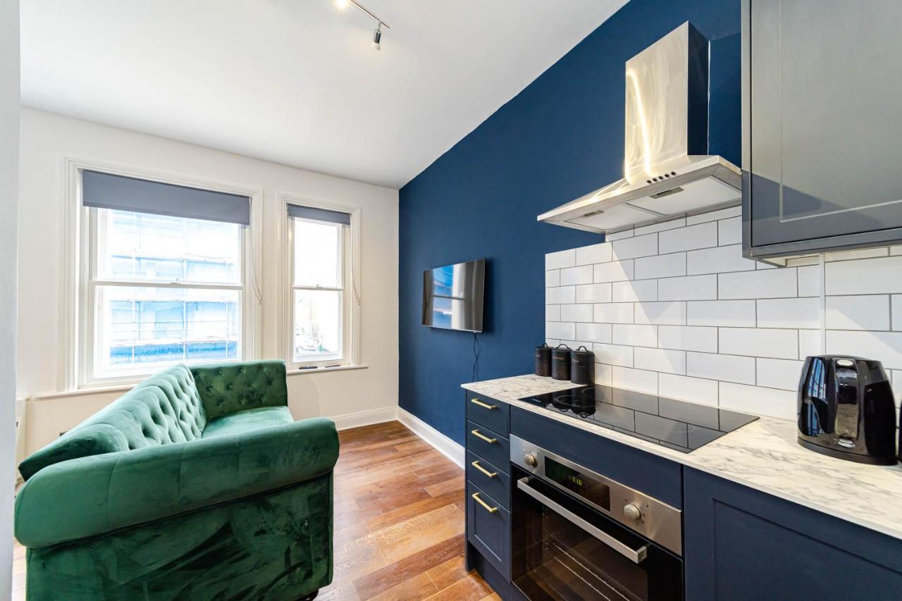 Super Central Studio I Next To Beach & Shopping Centre I King Size Bed I Sleep 3 Appartement *