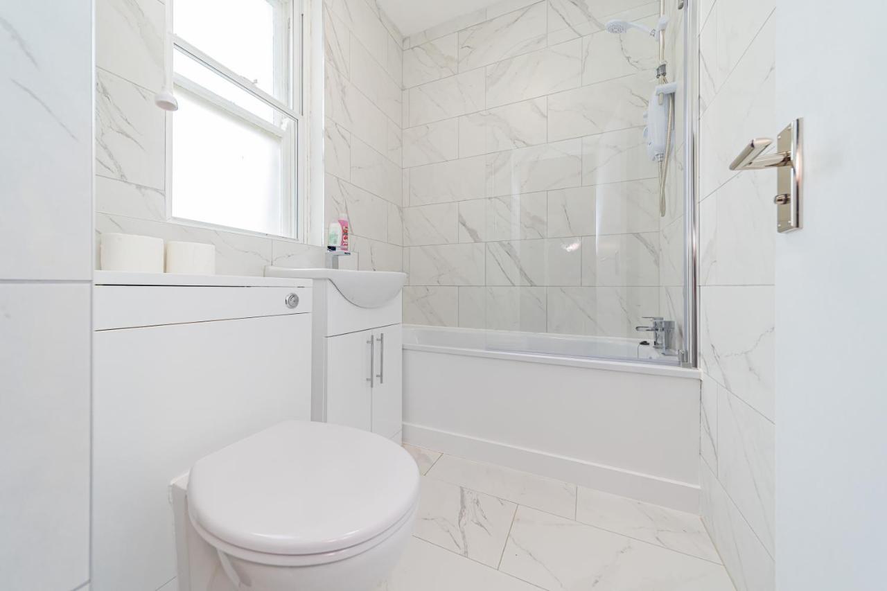 Appartement Super Central Studio I Next To Beach & Shopping Centre I King Size Bed I Sleep 3 *